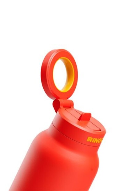 Vue rapprochée sur le cache de protection anti-fuite de la gourde de sport isotherme avec anneau magnétique rétractable