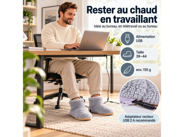 Chaussons gris portés par un homme travaillant au bureau