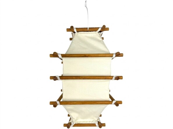 Lanterne suspendue avec armature en bois clair