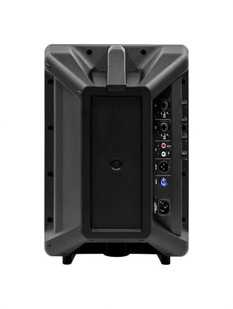 Vue arrière du boîtier noir mat du haut-parleur sur pied avec connecteurs XLR, jack 3,5 mm, RCA/Cinch et prise d'alimentation pour chargeur secteur