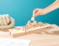 Maquette 3D du destroyer en bois posée sur un plan de travail Playtastic