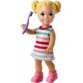 La petite fille du coffret Barbie Baby-sitter FJB01.