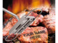 Sceau "YOUR NAME HERE" imprimé sur un steak entrain de griller sur un barbecue et qui indique l'emplacement possible du nom d'une personne pour reconnaître le morceau de viande de chacun, impression laissée par un fer rouge en acier inoxydable
