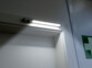 4 Réglettes LED avec détecteur de mouvement. Au dessus de la porte