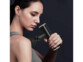 Pistolet de massage compact avec 4 embouts et 4 niveaux d'intensité