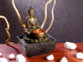 Mise en situation de l fontaine "Bouddha" avec lumière méditative et jeux d'eau décoratifs er relaxants