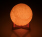 Lampe lune iéclairée en orange