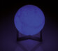 Lampe lune iéclairée en bleu