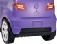 Le coffre de la voiture 4x4 décapotable de couleur violette.