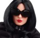 Figure de la poupée barbie avec lunettes de soleil noire vue de face