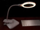 Lampe-loupe USB 36 LED. Mise en situation de nuit avec un clavier
