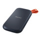 Disque dur SSD portable rectangulaire coloris noir avec logo SanDisk blanc au centre et bouche de transport en caoutchouc coloris rouge rouille dans le coin supérieur droit