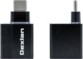 Vue de face et du côté droit du mini adaptateur carré noir RJ45 vers USB-C avec connecteur USB-C libre, port RJ45 intégré et logo Dexlan imprimé en blanc sur le boîtier de l'appareil