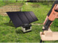 panneau solaire avec batterie dnas un jardin pour alimenter une scie électrique