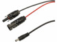 Zoom sur les connecteurs compatibles MC4 et sur le connecteur DC mâle 5,5 x 2,1 mm du câble adaptateur pour panneau solaire bicolore noir et rouge