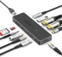 Hub USB-C EZQuest 12 en 1 entouré de câbles et accessoires